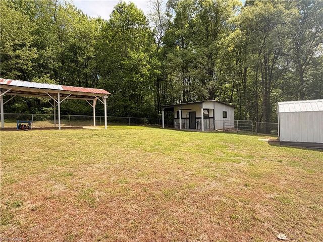 289 Twelve Oaks Drive, Linwood, NC 27299