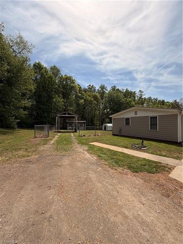 289 Twelve Oaks Drive, Linwood, NC 27299