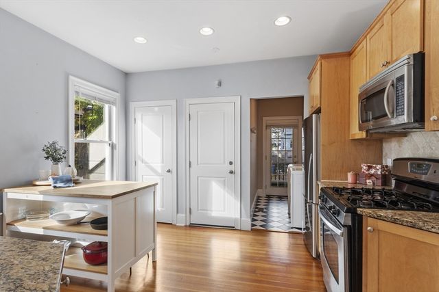 10 Marlboro St 1, Belmont, MA 02478