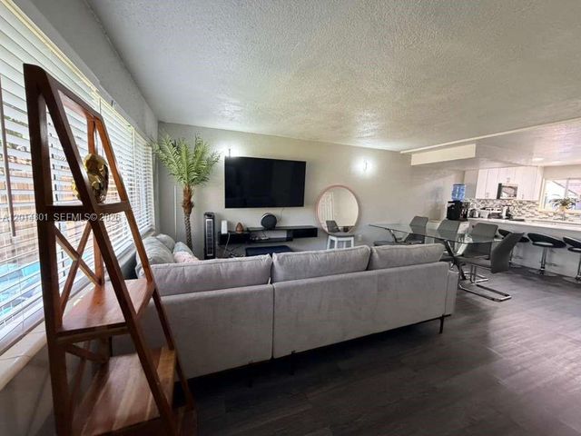 1500 NE 151st Street 104, Miami, FL 33162