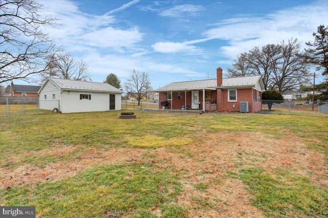 108 HOKE DR, Chambersburg, PA 17202