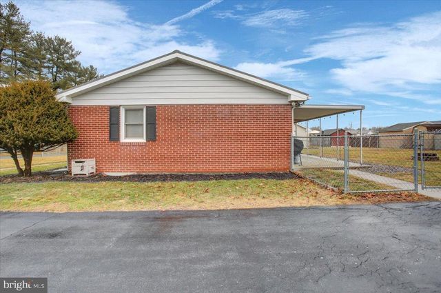 108 HOKE DR, Chambersburg, PA 17202