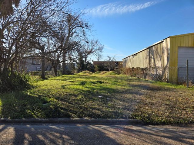 405 Eichwurzel Lane, Houston, TX 77009