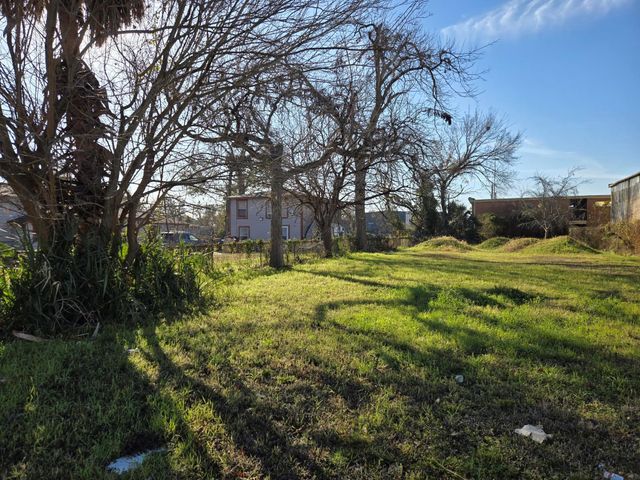 405 Eichwurzel Lane, Houston, TX 77009