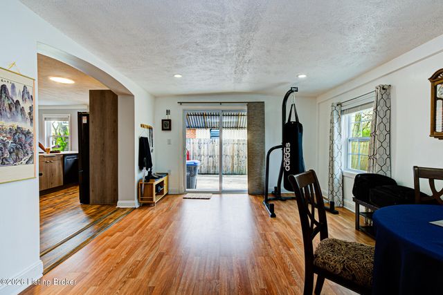 8714 Blue Lick Rd, Louisville, KY 40219