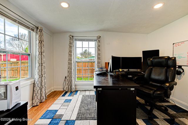 8714 Blue Lick Rd, Louisville, KY 40219