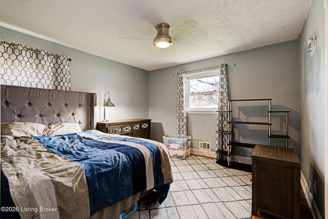 8714 Blue Lick Rd, Louisville, KY 40219