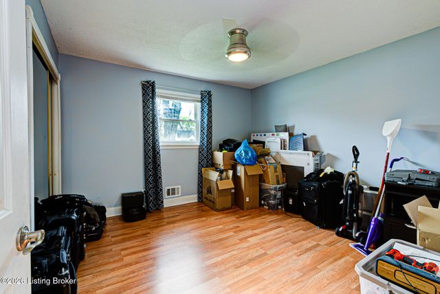 8714 Blue Lick Rd, Louisville, KY 40219