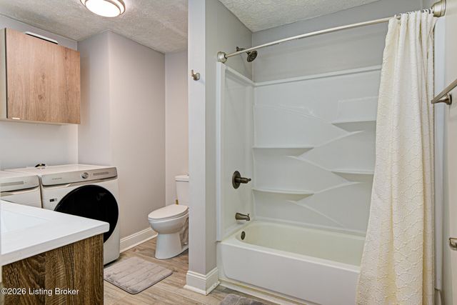 8714 Blue Lick Rd, Louisville, KY 40219