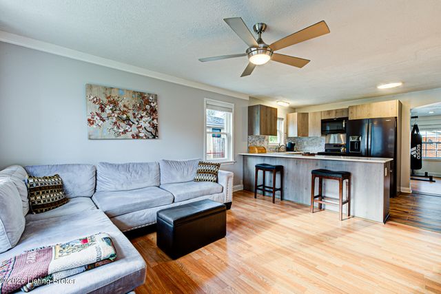 8714 Blue Lick Rd, Louisville, KY 40219