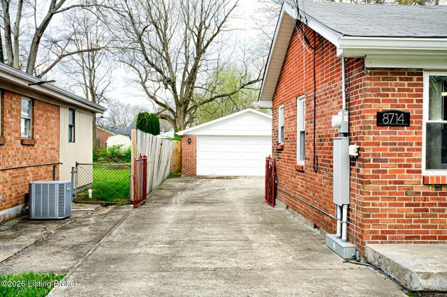 8714 Blue Lick Rd, Louisville, KY 40219