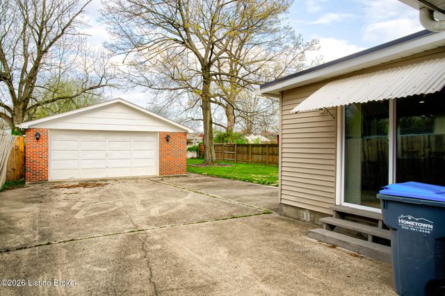 8714 Blue Lick Rd, Louisville, KY 40219