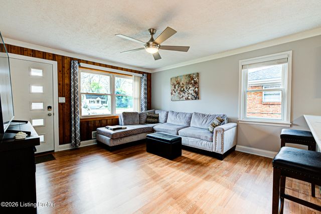 8714 Blue Lick Rd, Louisville, KY 40219