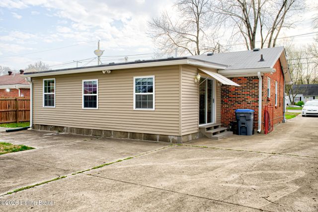 8714 Blue Lick Rd, Louisville, KY 40219