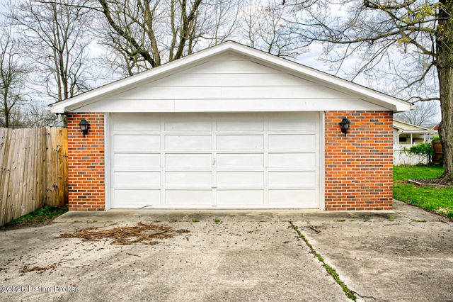 8714 Blue Lick Rd, Louisville, KY 40219