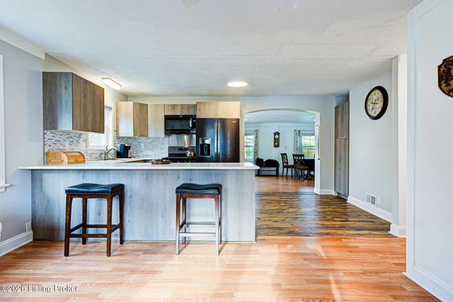 8714 Blue Lick Rd, Louisville, KY 40219