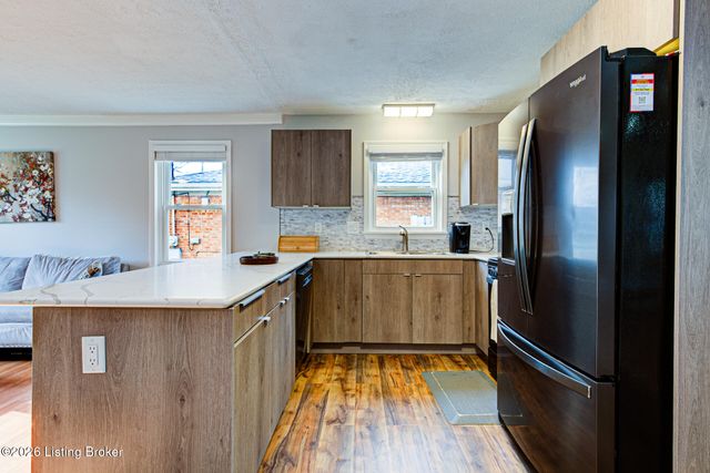 8714 Blue Lick Rd, Louisville, KY 40219