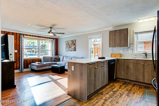 8714 Blue Lick Rd, Louisville, KY 40219