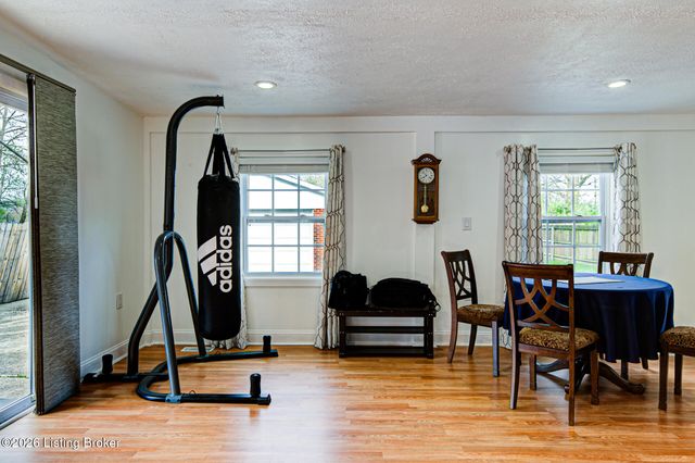 8714 Blue Lick Rd, Louisville, KY 40219