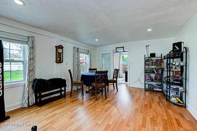 8714 Blue Lick Rd, Louisville, KY 40219