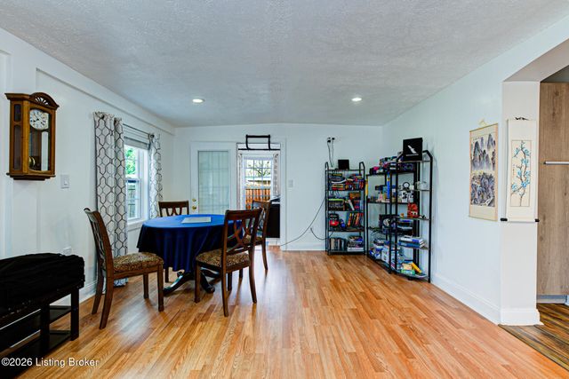 8714 Blue Lick Rd, Louisville, KY 40219