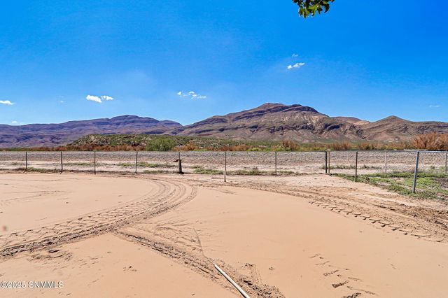 10917 N Valley Drive, Las Cruces, NM 88007