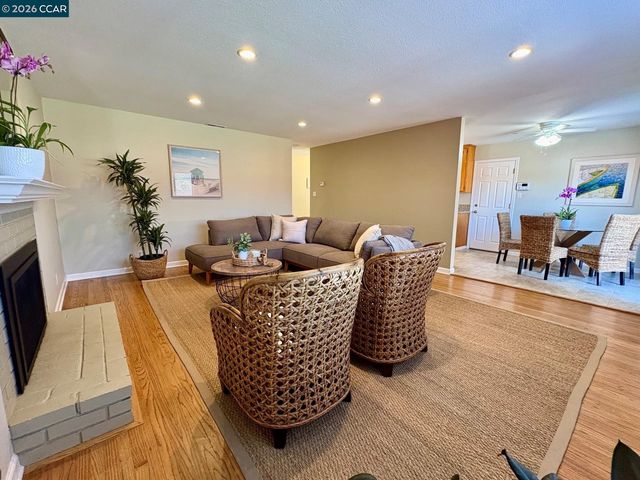 1878 Queens Rd, Concord, CA 94519