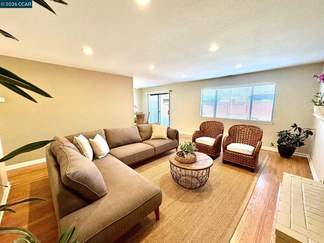 1878 Queens Rd, Concord, CA 94519