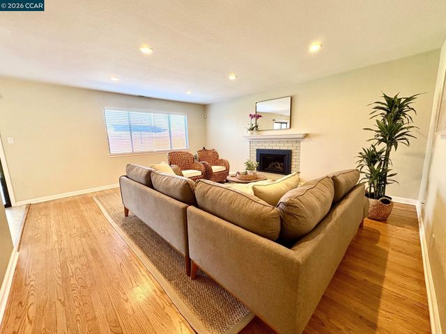 1878 Queens Rd, Concord, CA 94519