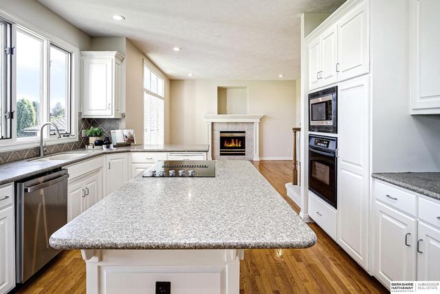 17068 Harney Street, Omaha, NE 68118