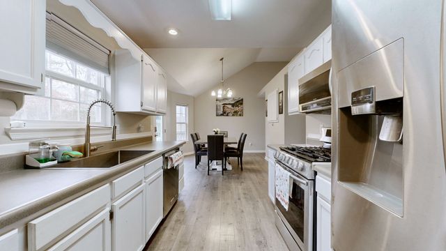 146 Sherron Dr, Dickson, TN 37055