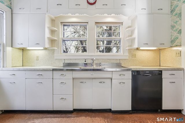 1050 Whitney Avenue, Hamden, CT 06517