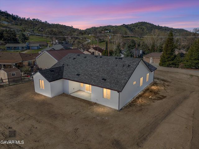 17750 Arlington Place, Tehachapi, CA 93561