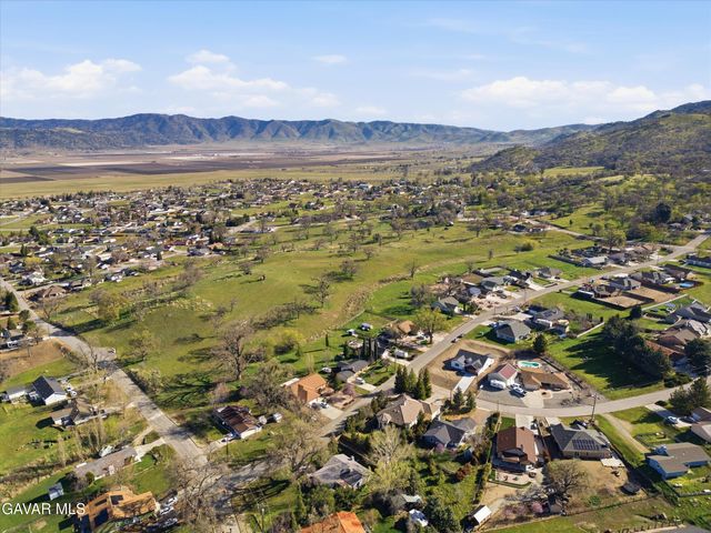 17750 Arlington Place, Tehachapi, CA 93561