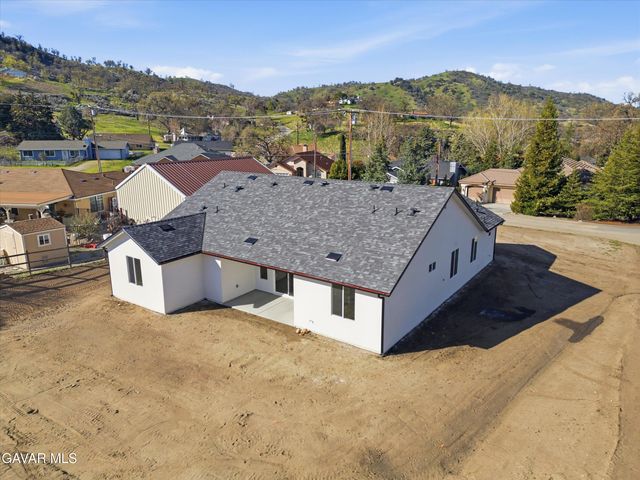 17750 Arlington Place, Tehachapi, CA 93561
