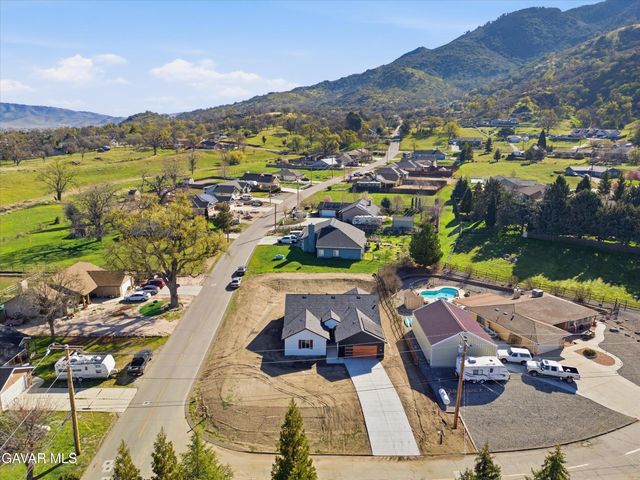 17750 Arlington Place, Tehachapi, CA 93561