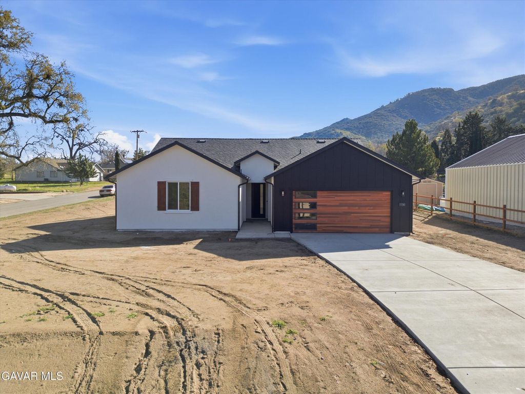 17750 Arlington Place, Tehachapi, CA 93561
