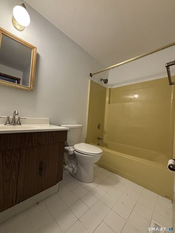 19 Hickory Hill 19, Southington, CT 06489