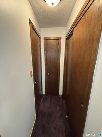 19 Hickory Hill 19, Southington, CT 06489