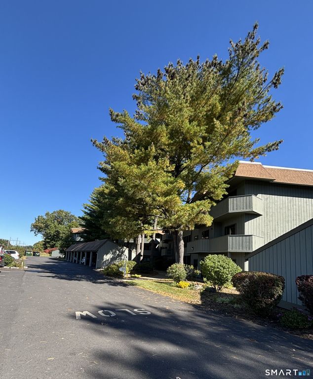 19 Hickory Hill 19, Southington, CT 06489
