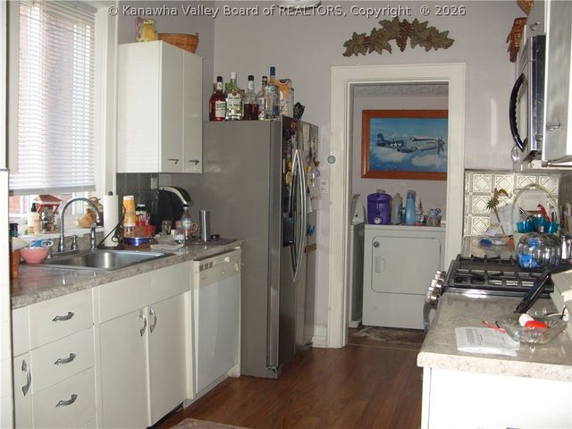 410 Ferry Street, Montgomery, WV 25136