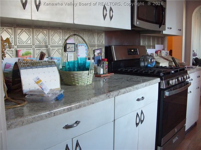 410 Ferry Street, Montgomery, WV 25136