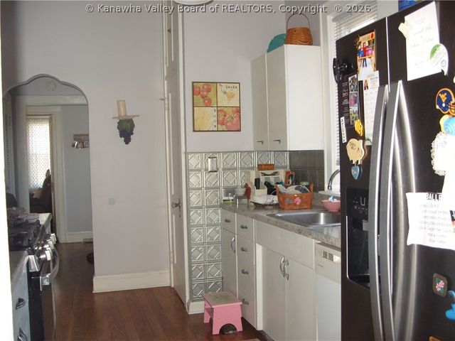 410 Ferry Street, Montgomery, WV 25136