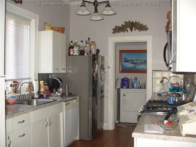 410 Ferry Street, Montgomery, WV 25136