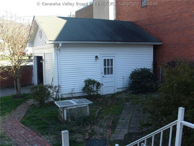 410 Ferry Street, Montgomery, WV 25136