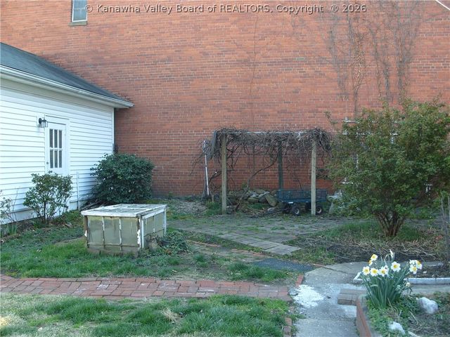 410 Ferry Street, Montgomery, WV 25136