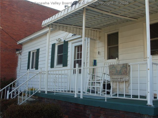 410 Ferry Street, Montgomery, WV 25136