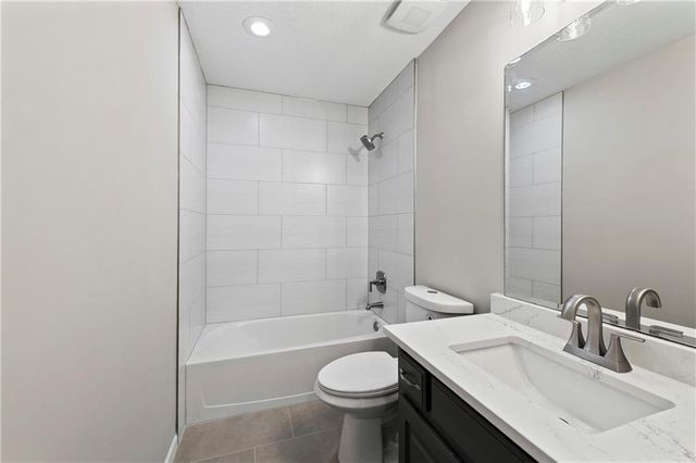 10118 Miller Lane, Kansas City, KS 66109