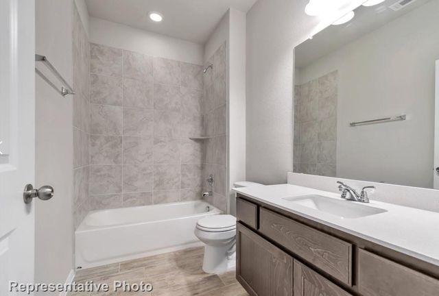 322 Legacy Point Drive, Sealy, TX 77474