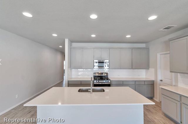 322 Legacy Point Drive, Sealy, TX 77474